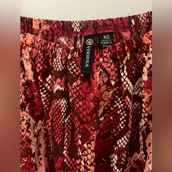 Versona Red Stretch Snakeskin Cropped Peasant Top Sz XS - Picture 4 of 4